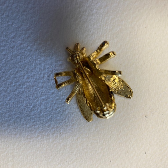 Vintage Bee with Flexible Wings Pin - Picture 5 of 9